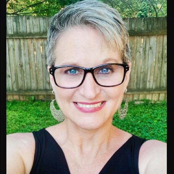 Meet your Posher, Christine - Picture 2 of 8